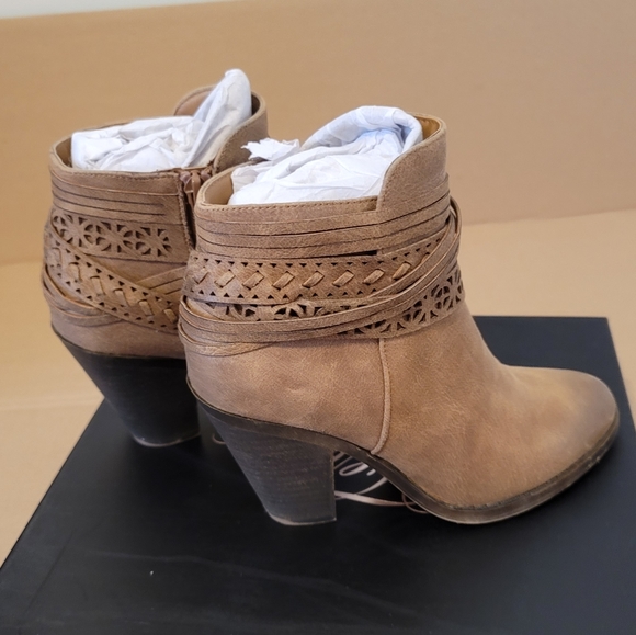 Fergie Weldon Women's Sand Booties Size 5.5 - Picture 4 of 8